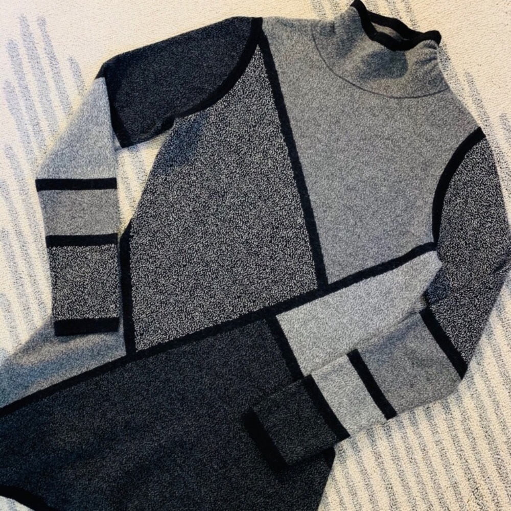 Title Nine Colorblock Gray & Black Long Sleeve Tunic